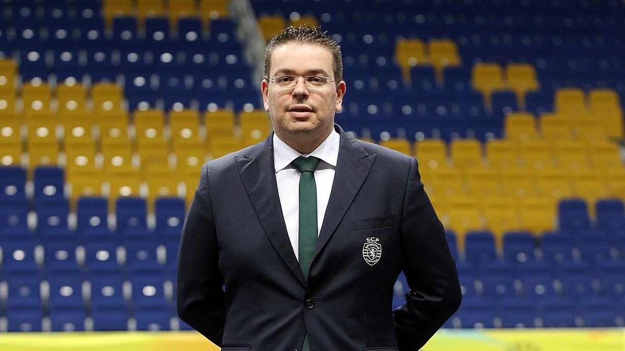 Diretor de modalidades do Sporting esconde condenação por violência doméstica e é afastado pelo clube