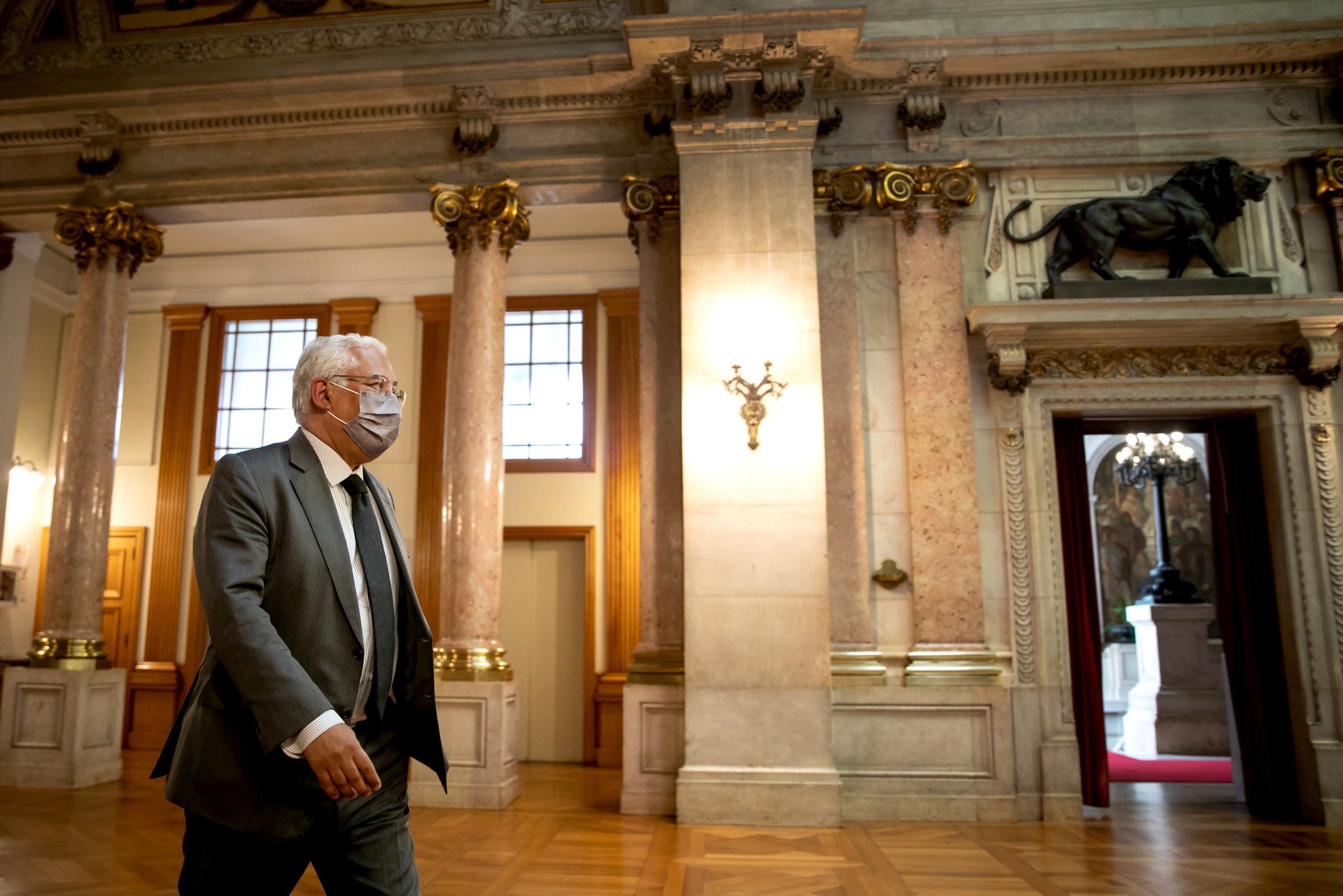 Portugal. Proposta de Orçamento de Estado aprovada, estado de alerta no País continua