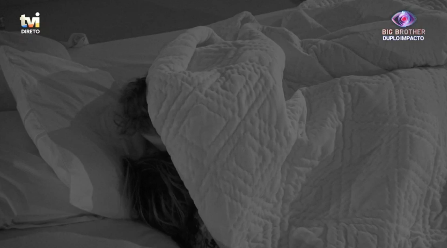 Joana e Savate já se beijaram? #Savana cada vez mais íntimos debaixo dos lençóis