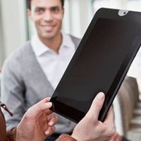 Moda. Modelos masculinos e femininos continuam a ter de se despir num espaço comum