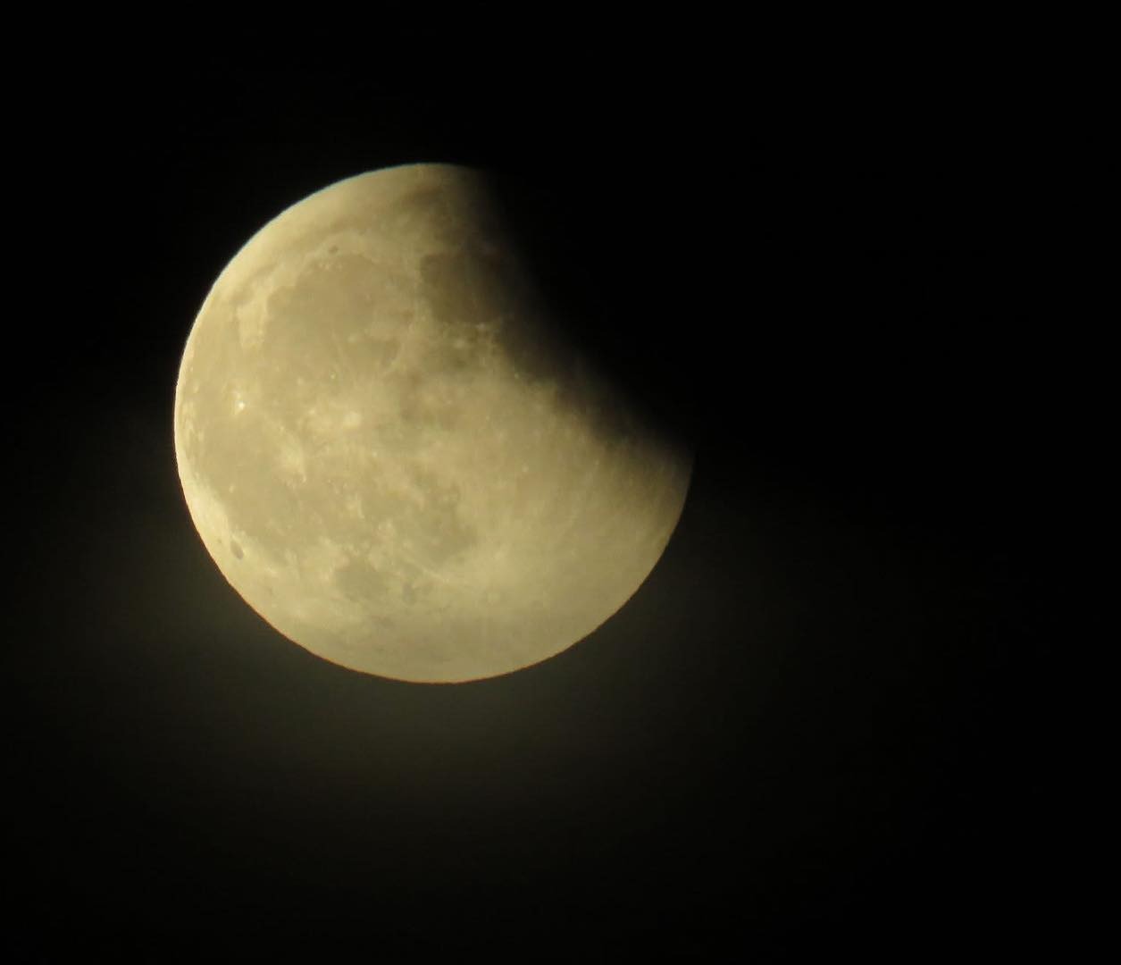 Último eclipse do ano com “Lua de Sangue”: Veja as imagens