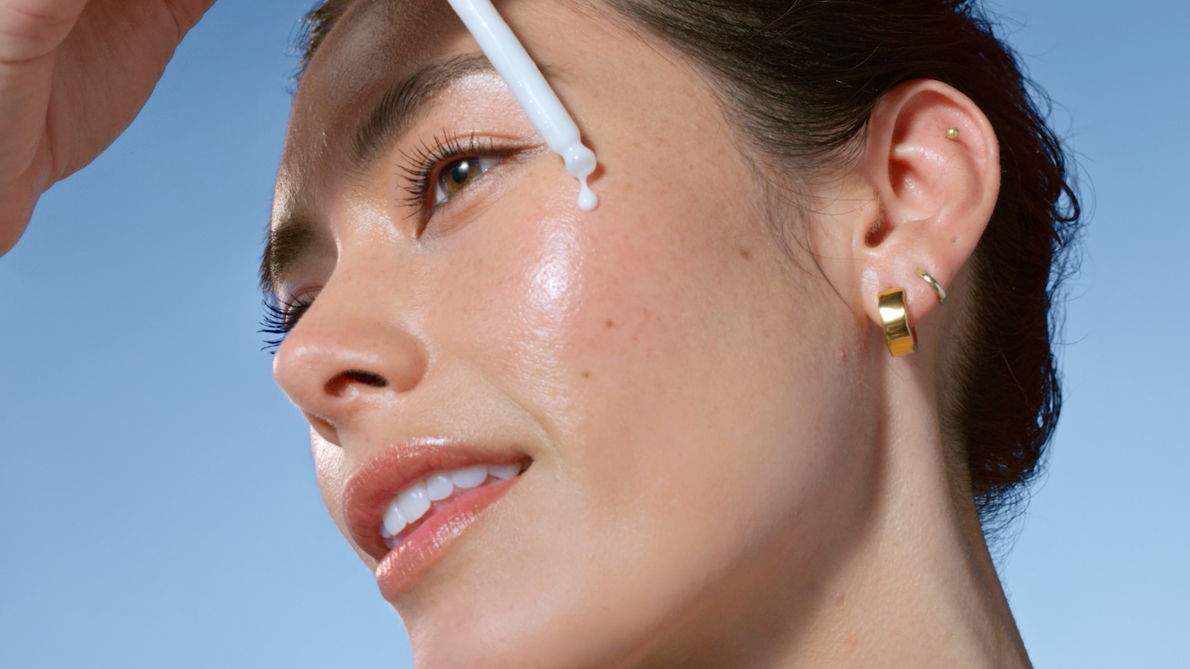 Neste São Valentim, ofereça amor às camadas com os novos séruns NIVEA CELLULAR (que fazem o match perfeito quando combinados)