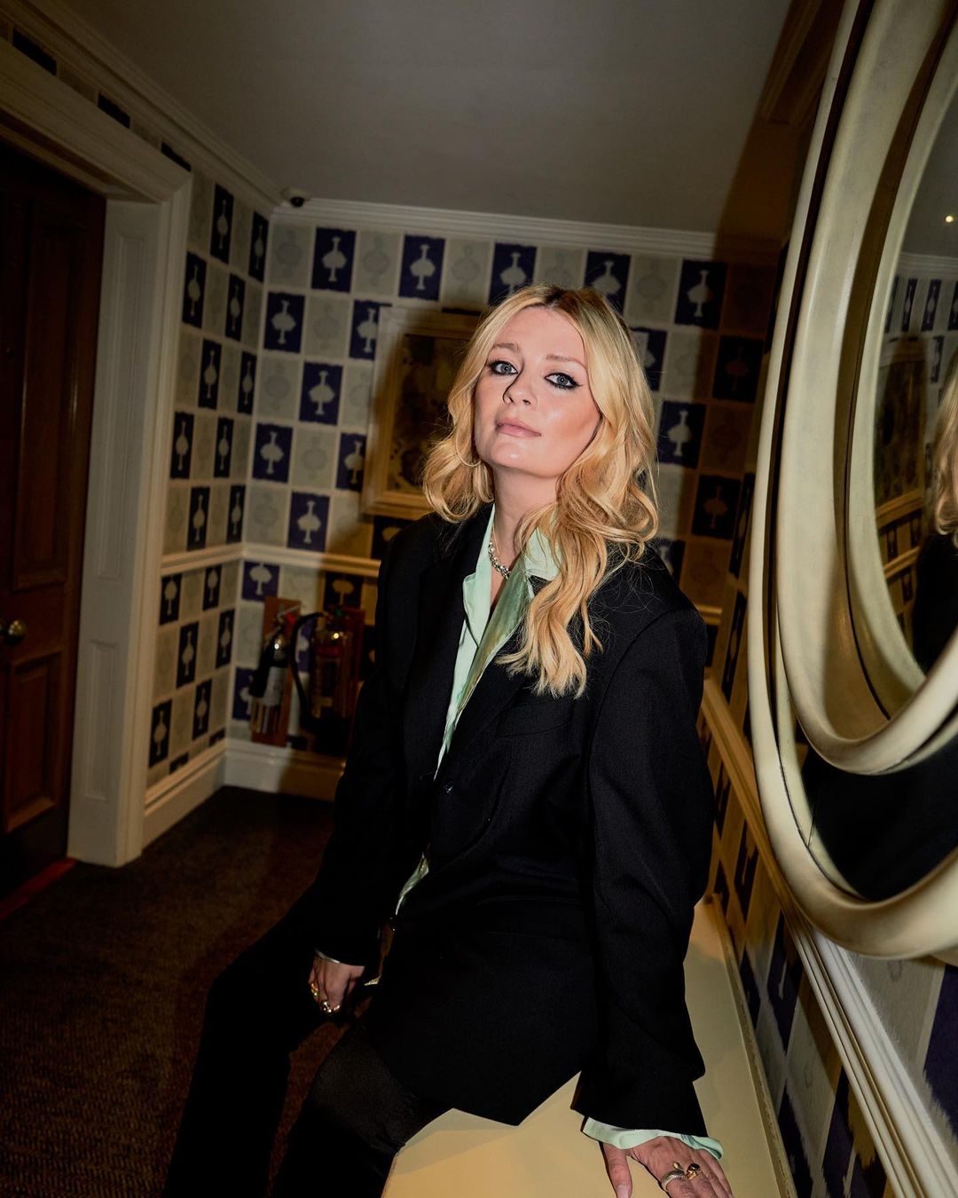 Atriz de “The O.C.” fala sobre saúde mental. Mischa Barton diz ter traumas por ser famosa desde cedo