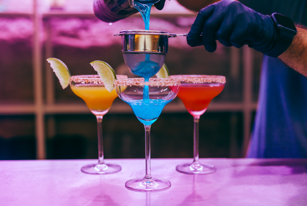 Comida à borla e só pagar as bebidas? Reúna os amigos e corram já para este spot em Lisboa