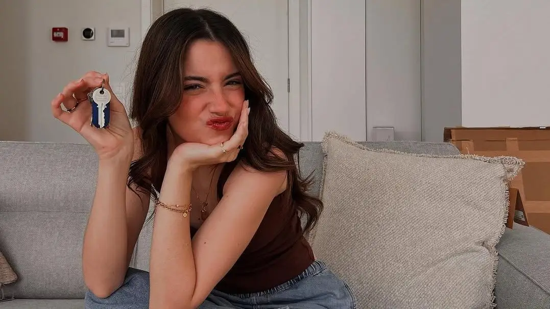 Madalena Aragão compra casa aos 19 anos e celebra com fãs e amigos