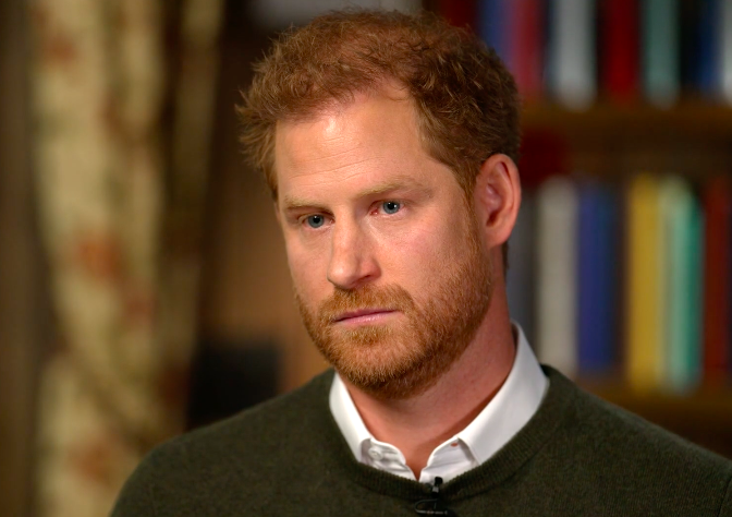 Harry manda farpas à família real britânica e compara vida no palácio a conhecida série de TV