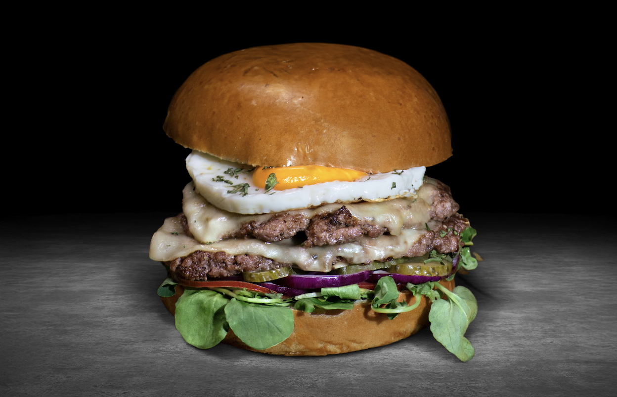 Será este o hambúrguer mais português de sempre? Sabe a bitoque e está numa competição mundial