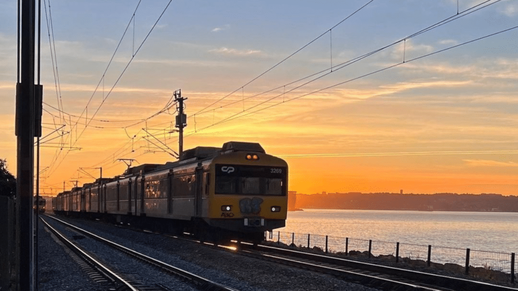 Circulação de comboios entre Cascais e Oeiras suspensa em alguns horários a partir desta segunda-feira