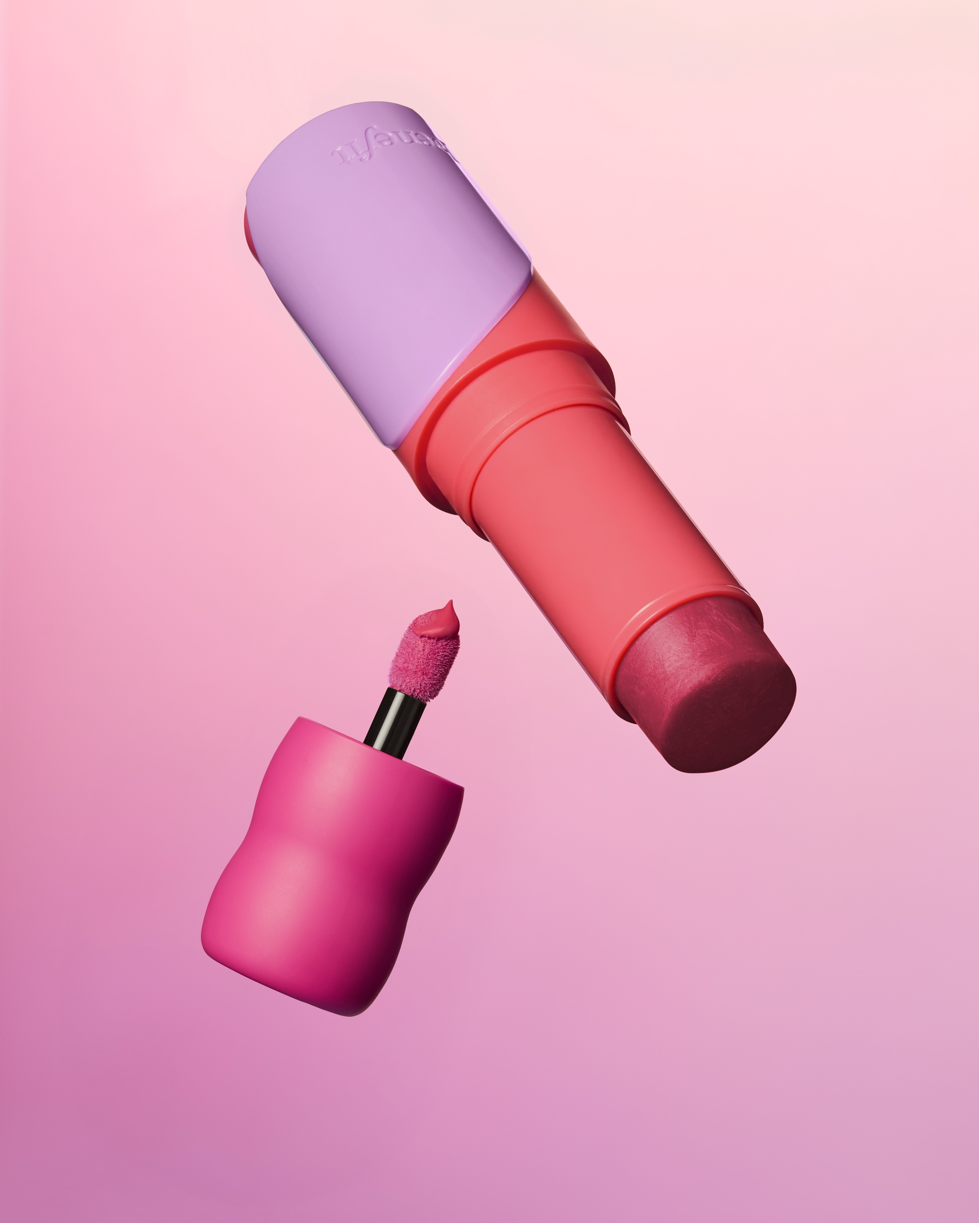 Em gel ou líquido, vêm aí duas novidades da Benefit que lhe deixam as bochechas rosadas (e à prova de tudo)