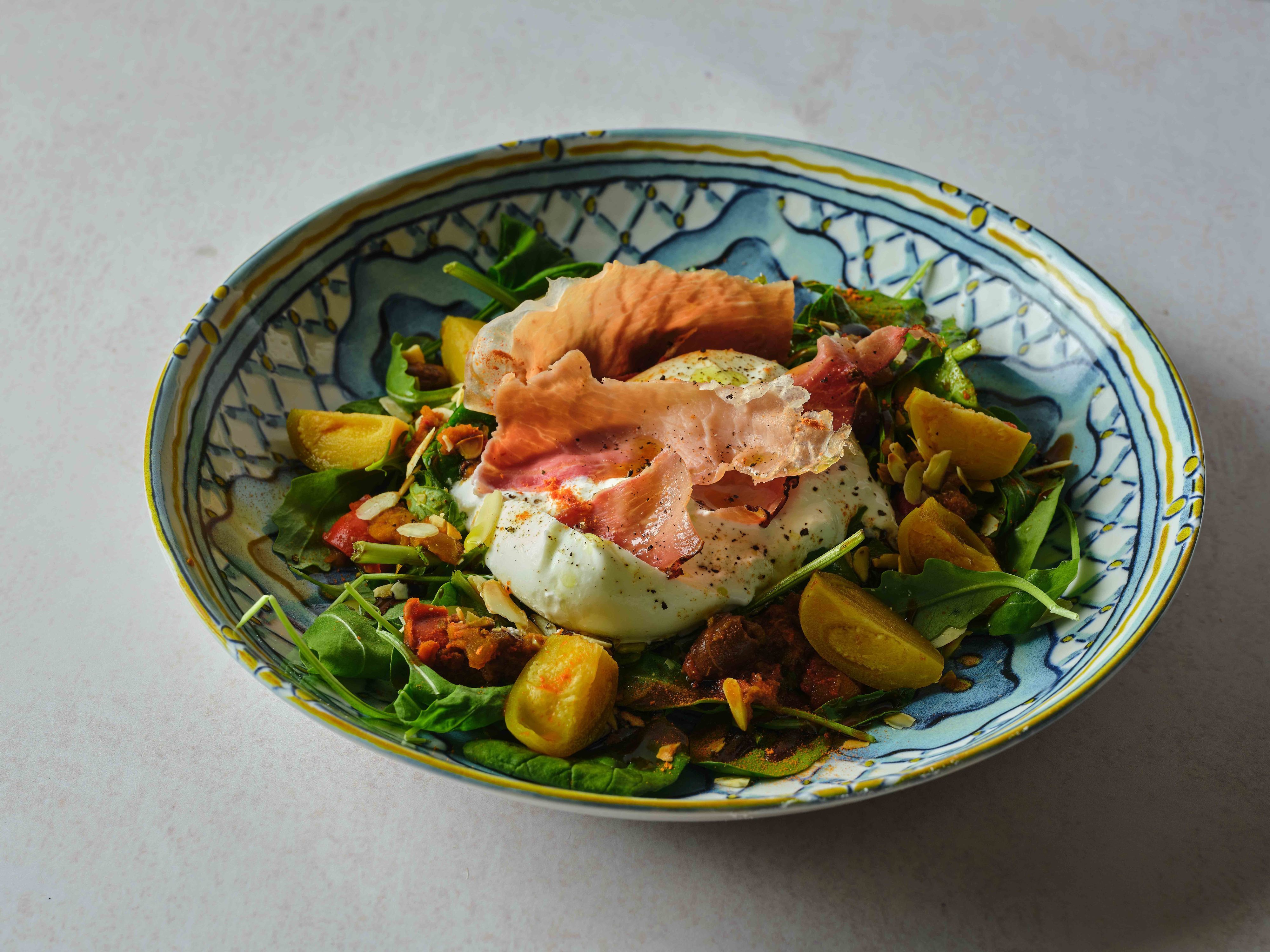 A nova ementa do La Mafia tem pratos que vão roubar-lhe o coração (como esta salada de burrata)