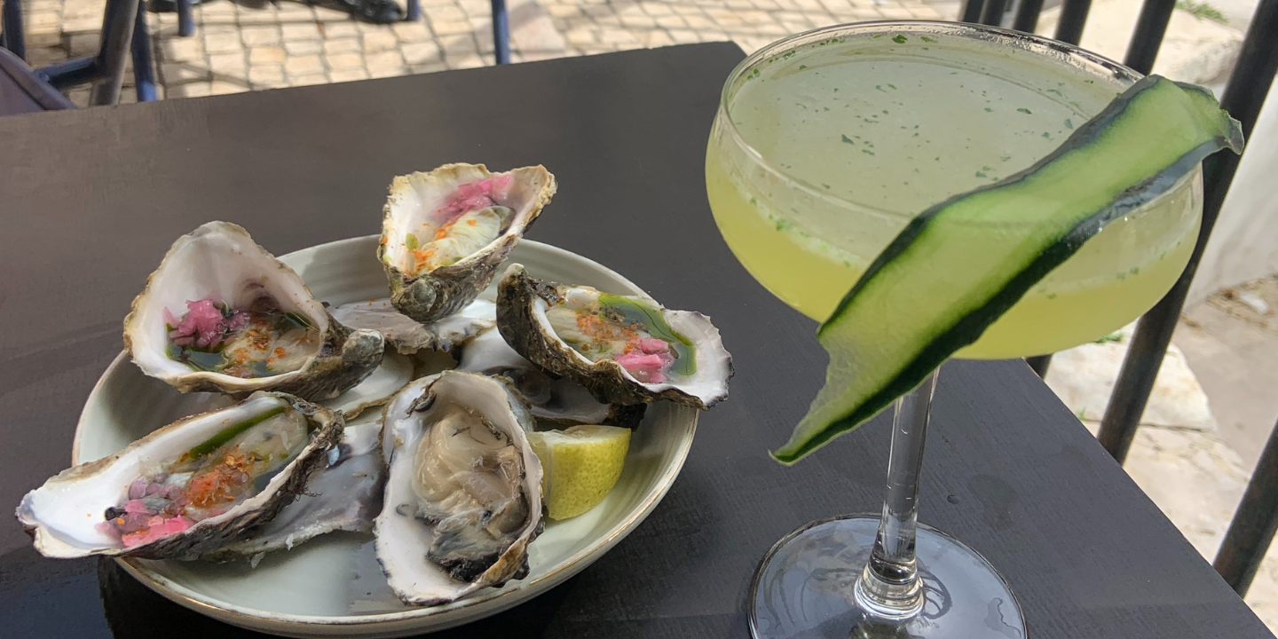 Nunca tínhamos comido ostras. No Vila Bica, custam 1 euro (e essa nem é a melhor parte)