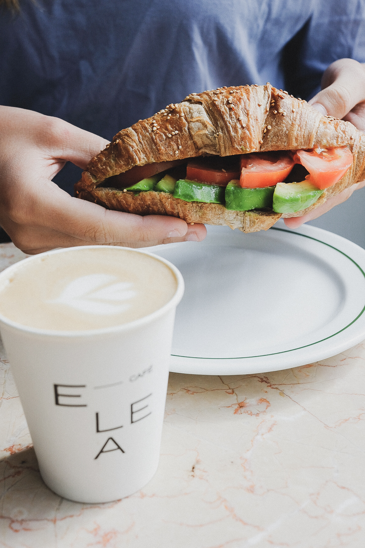 EleEla. O novo paraíso dos croissants e do café já abriu em Santos