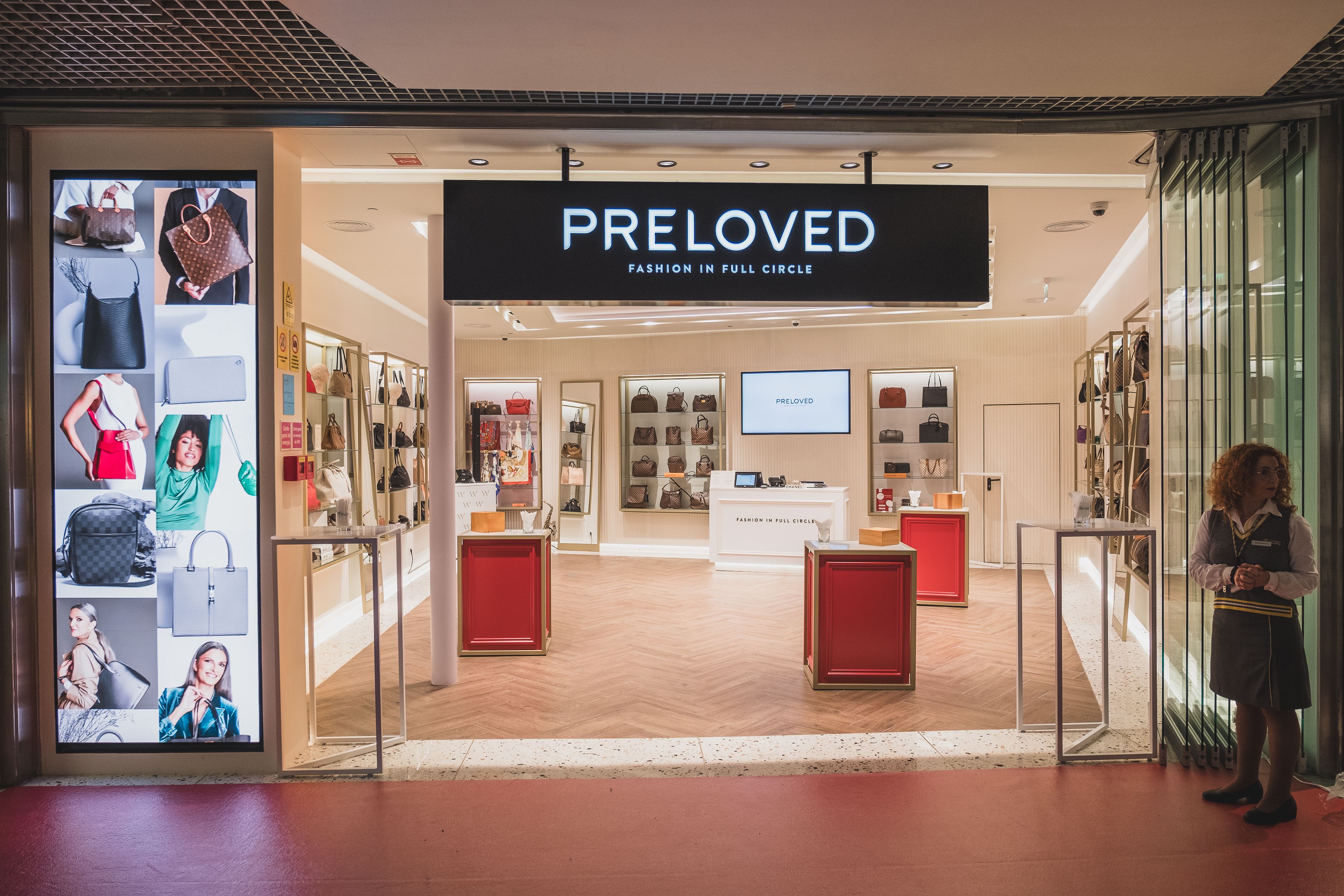 Acessórios de luxo a preços amigos da carteira. Nova loja do aeroporto de Lisboa é o paraíso da moda em segunda mão