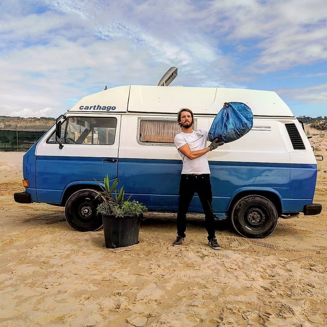 Este jovem vai percorrer 832 quilómetros de costa para apanhar lixo