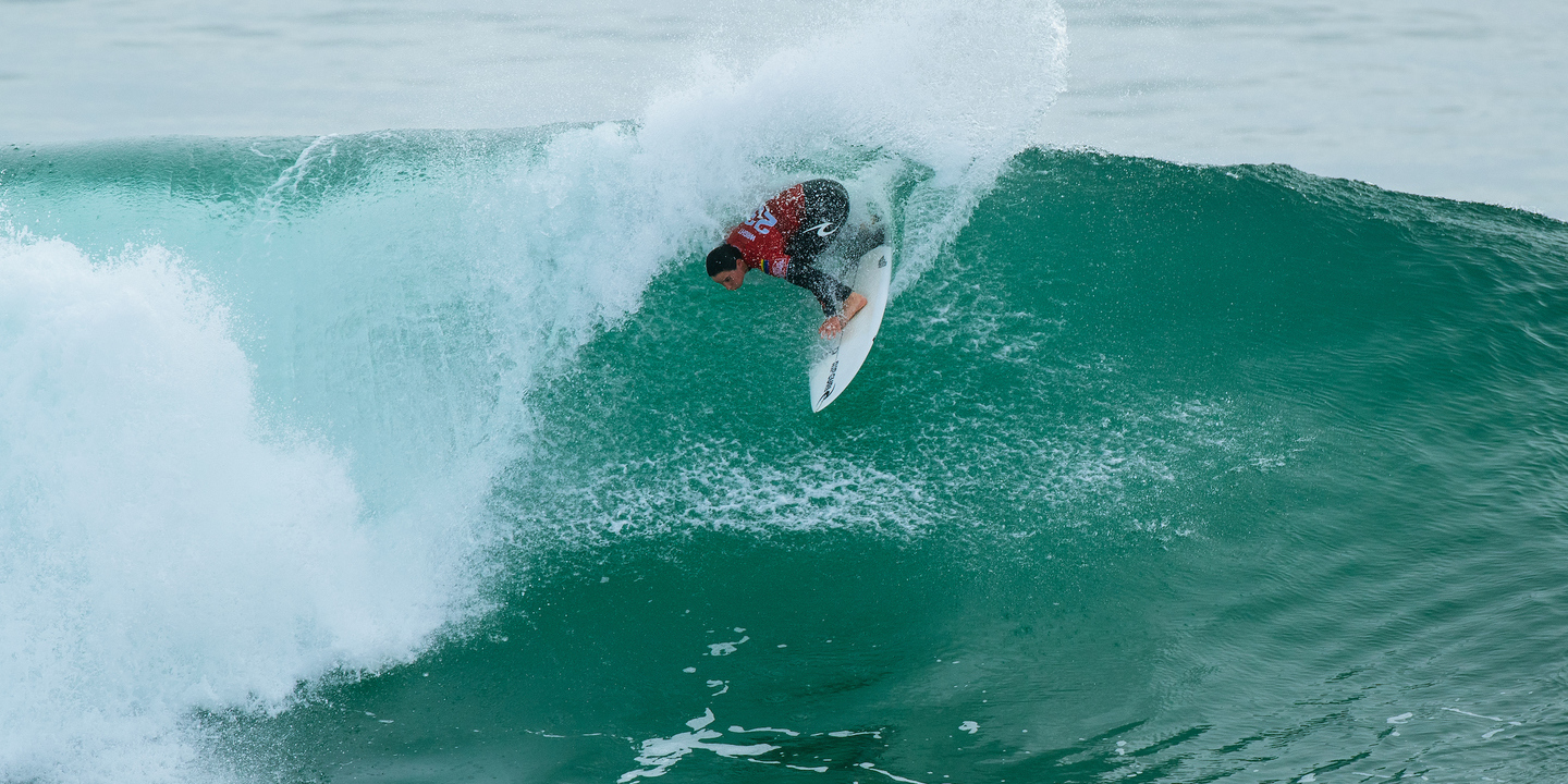 Competição suspensa até sábado na prova do circuito mundial de surf em Peniche