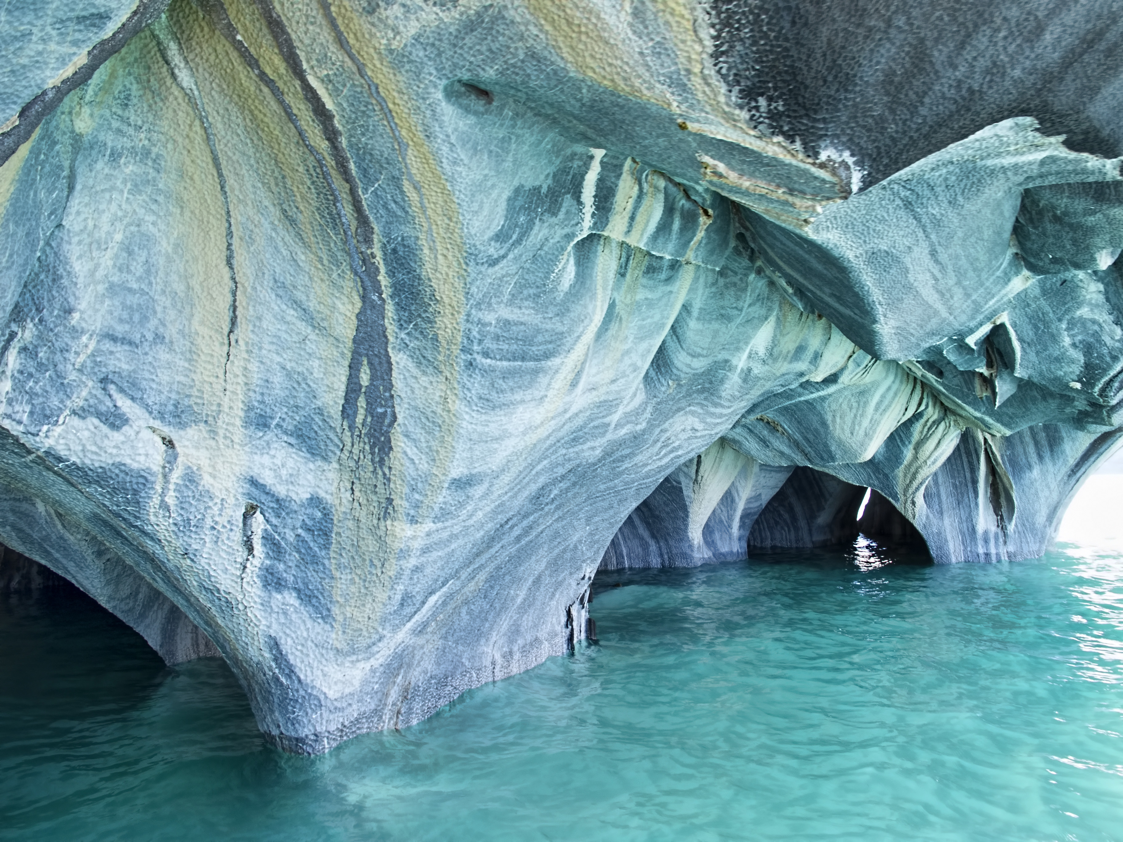 Удивительные места нашей планеты. Озеро Хенераль Каррера. Мраморные пещеры озера Каррера, Чили. Озеро Буэнос Айрес Хенераль-Каррера. Мраморные пещеры Патагонии Чили.