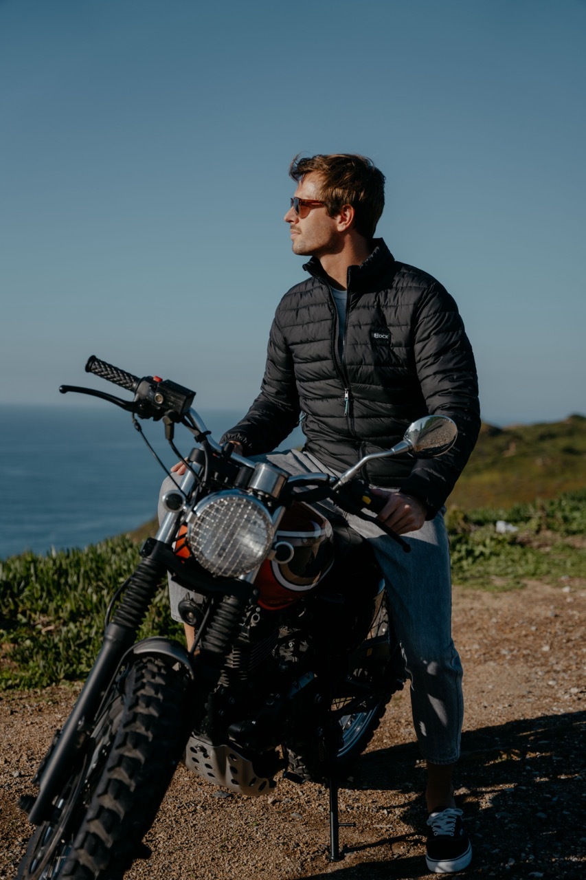 Adeus, fatos de banho. Olá, casacos. DCK cria agasalhos unissexo (e quentinhos) com materiais reciclados