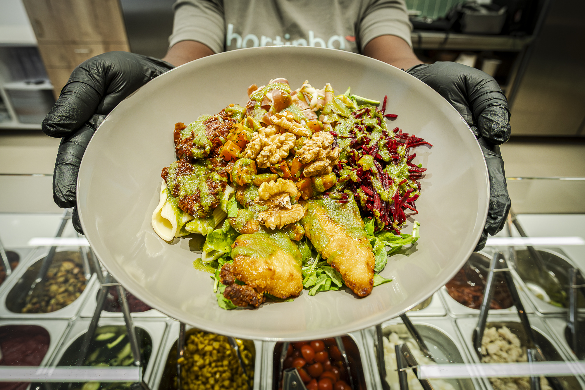 A horta do Amoreiras tem saladas personalizáveis e paninis que fazem lembrar os avós. Entenda