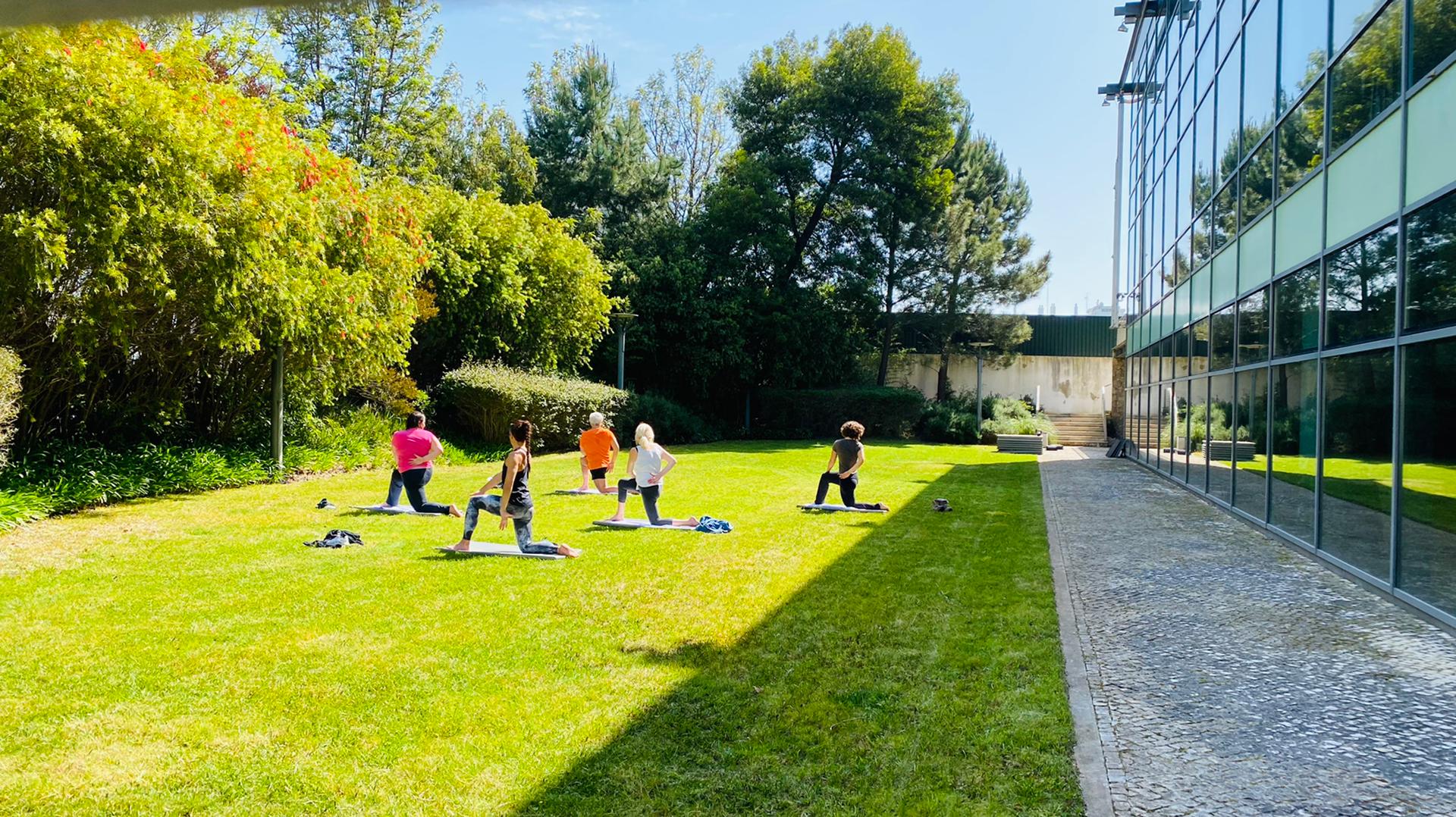 Holmes Place chega ao The Hood com aulas de grupo ao ar livre — e o melhor é que são gratuitas