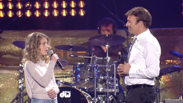 “Quando fores embora / Contigo também vai / O coração de um pai”. A arrepiante letra da música de estreia de Sara Carreira