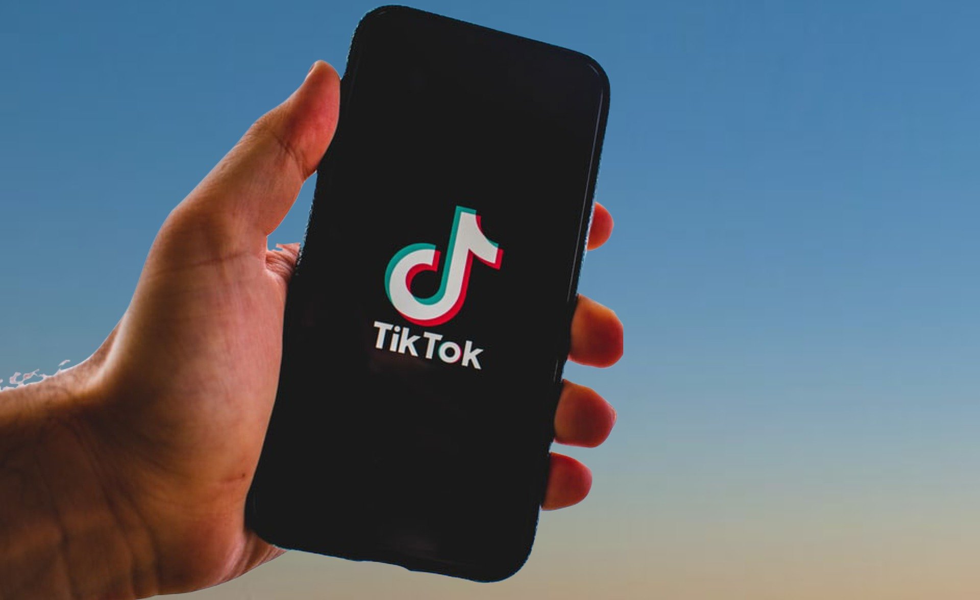 TikTok passa a permitir legendagem de vídeos e português é uma das línguas suportadas
