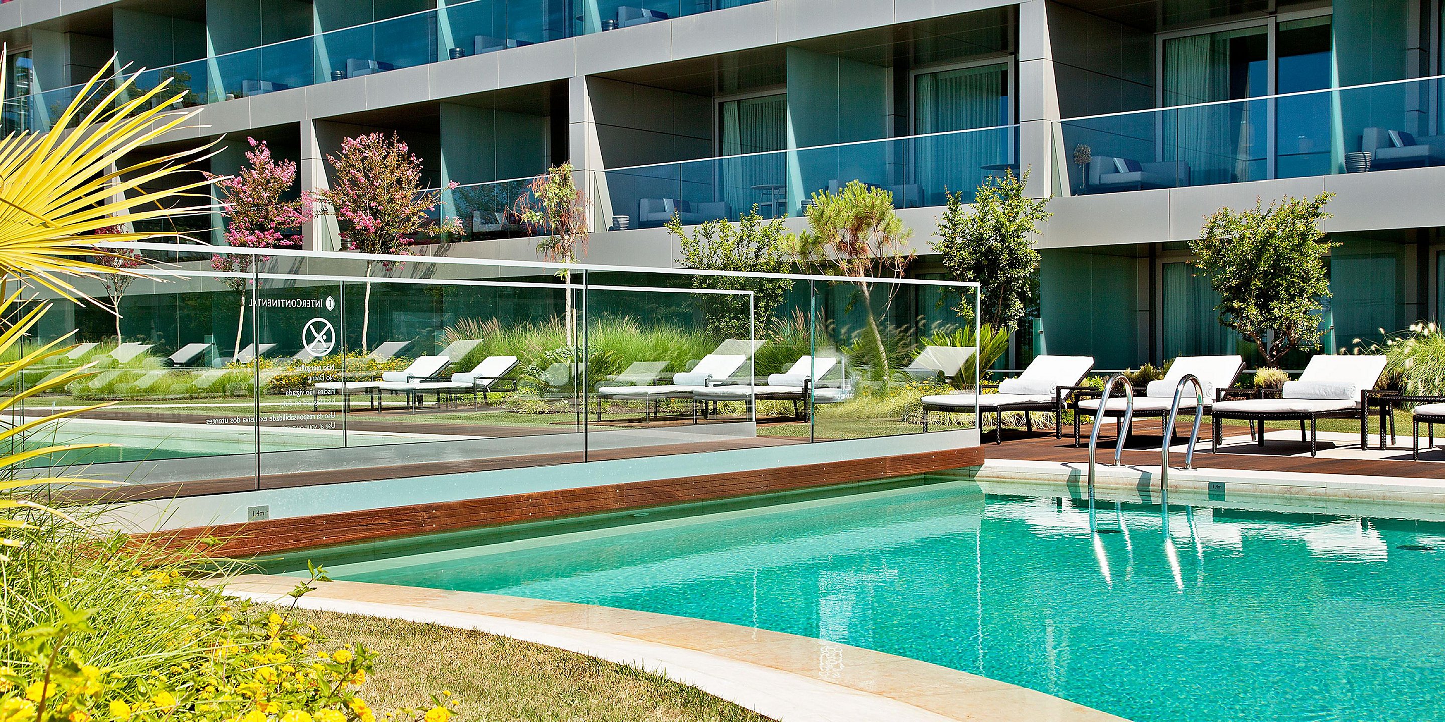 Desinfetante em todo o lado, sapatos à porta e pequeno-almoço em QR Code. Assim é a segurança de dormir no InterContinental Cascais-Estoril