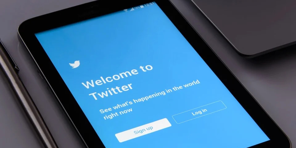Twitter restabelece selos azuis de contas que não pagaram pelo seu serviço de subscrição