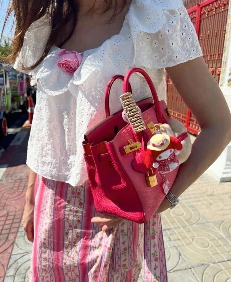 Os bag charms estão a bombar. 13 opções para dar personalidade às suas malas