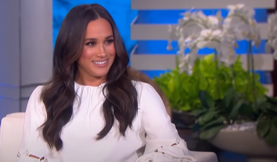 Meghan Markle vai voltar ao Reino Unido e quer ser popular e adorada. E já deu passo decisivo