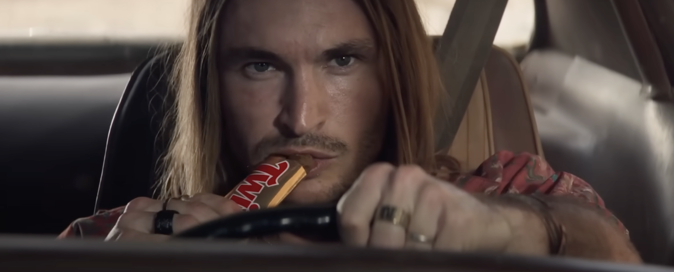 Anúncio da Twix recebe queixas e é removido da TV. Perceba a polémica e veja o vídeo