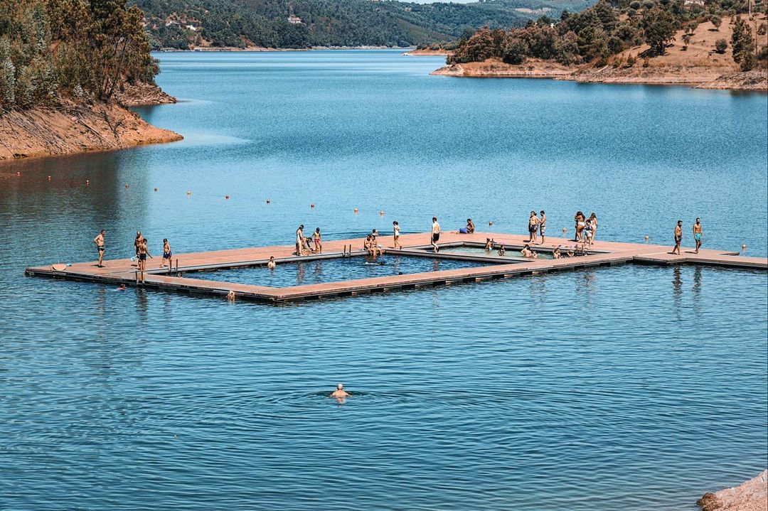 Esta praia fluvial fica a menos de 2 horas de Lisboa e tem “Qualidade de Ouro”. Descubra onde fica