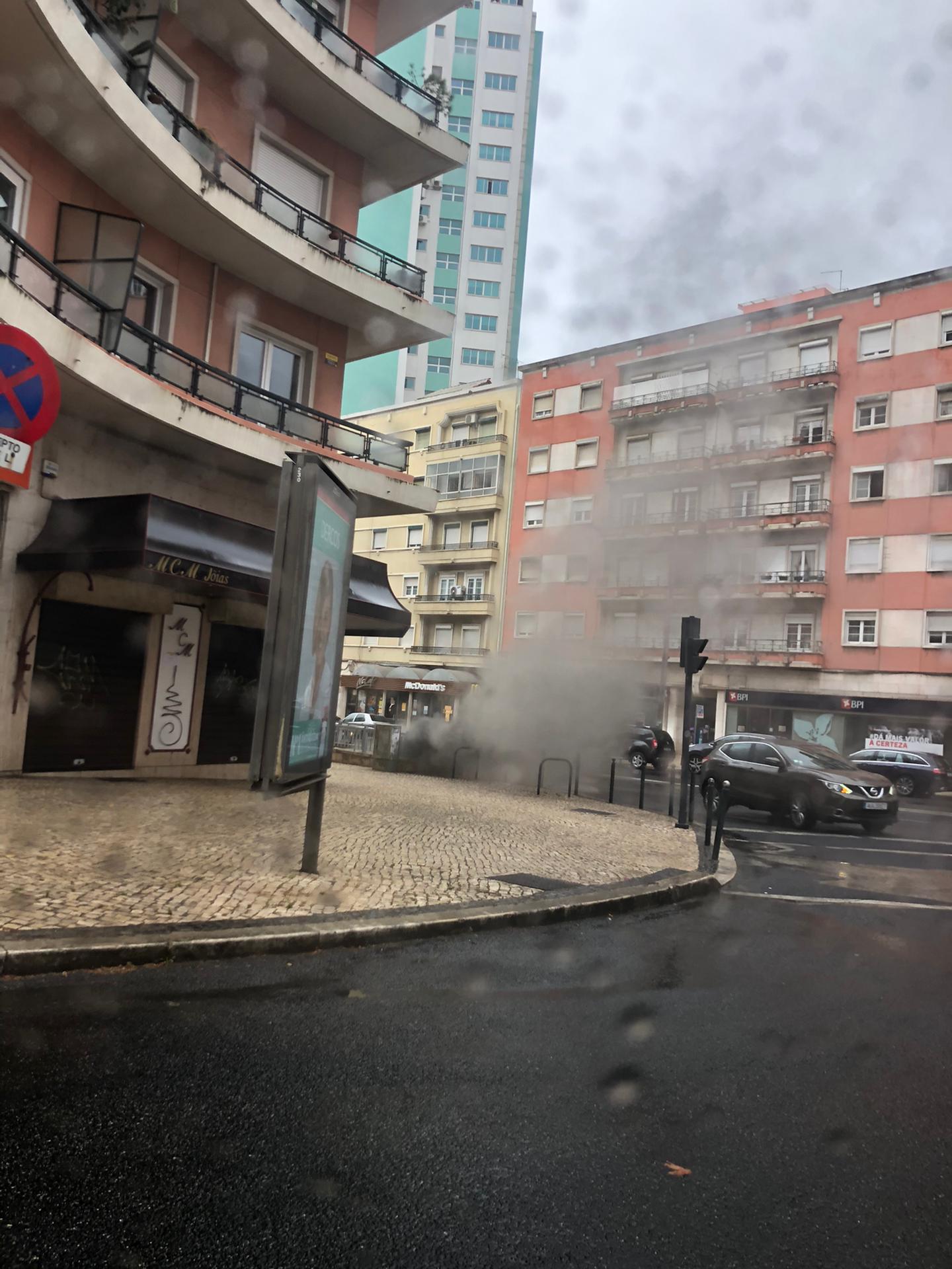 Incêndio no Túnel da Avenida João XXI provoca o caos em Lisboa