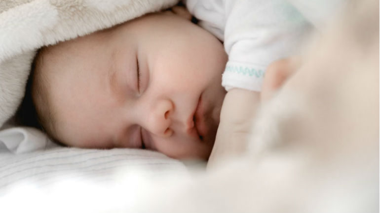 Sono dos bebés. “Se deixarmos a criança sozinha, pode assustar-se muito”