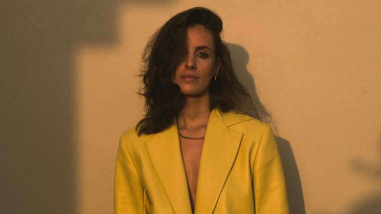 A quarentena de… Catarina Mira. “Gosto de meditar no meu jardim todas as manhãs”