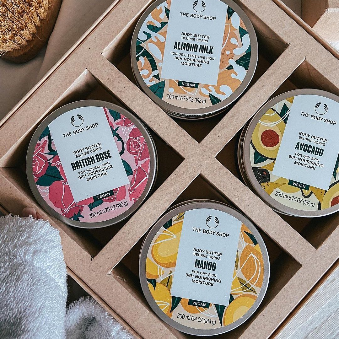 Os produtos cheirosos da The Body Shop já estão online — e há cremes grátis em todas as compras