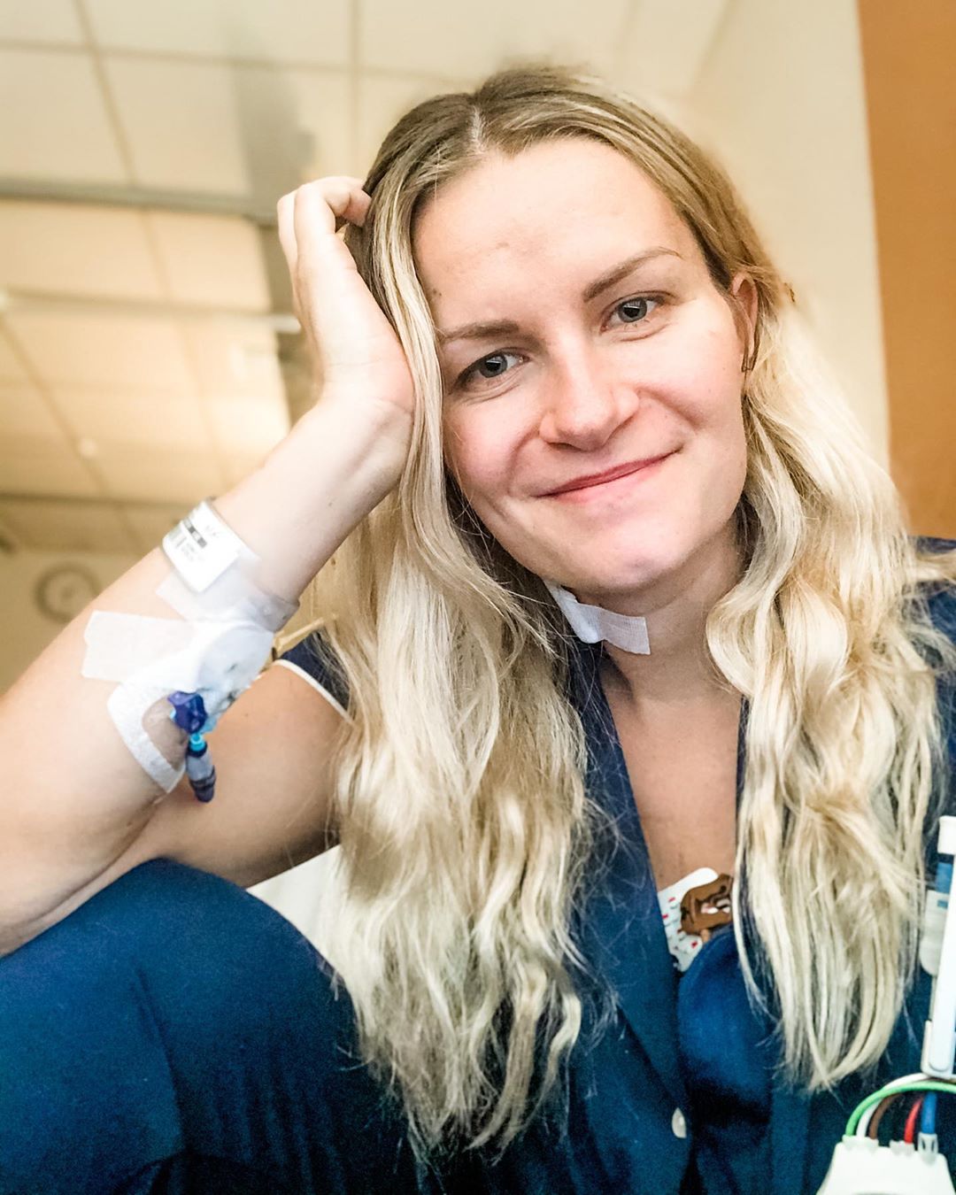 Depois de acordar do coma devido à COVID-19, Angela descobre que foi mãe