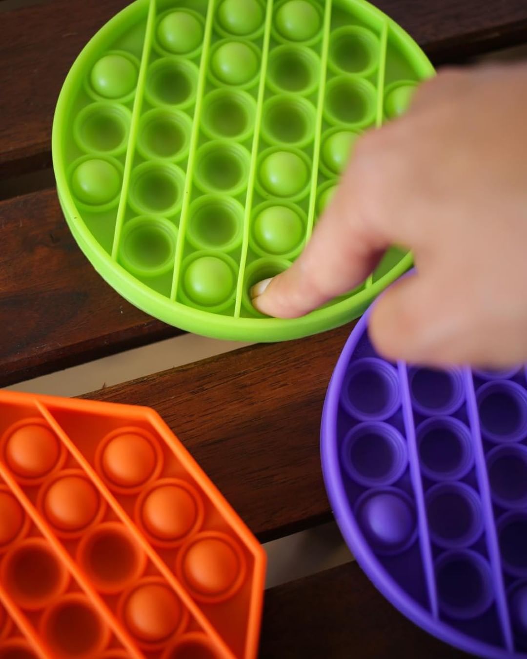 Perde horas a rebentar bolhas de ar dos plásticos das encomendas? Temos uma novidade