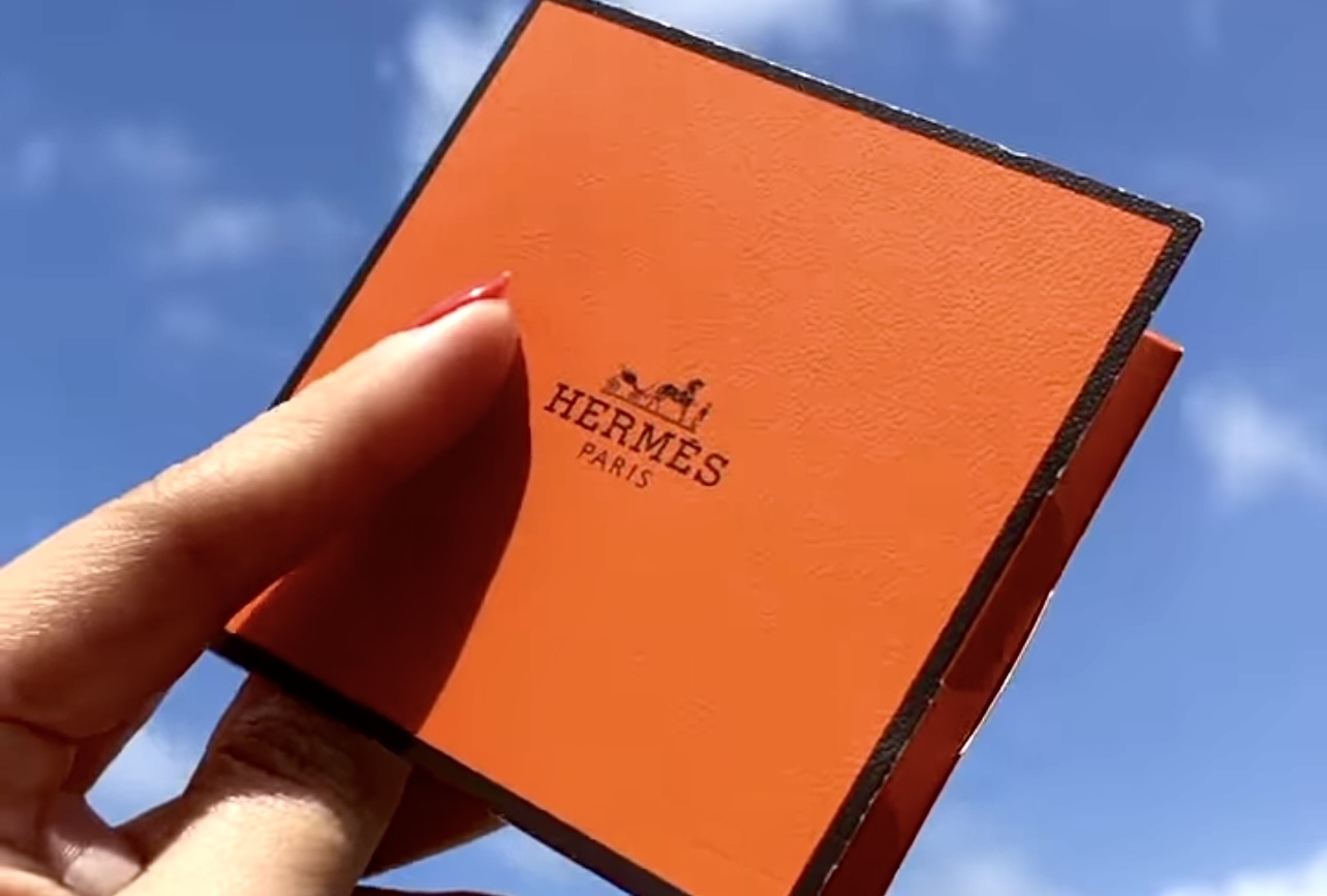Hermès lança papéis para tirar brilho da cara a 38€ – mas há alternativas mais baratas