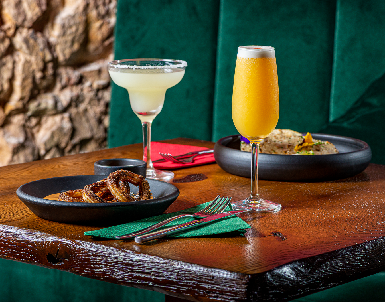 O novo restaurante latino do LX Factory é para quem valoriza o não fazer nada. Vá, só comer