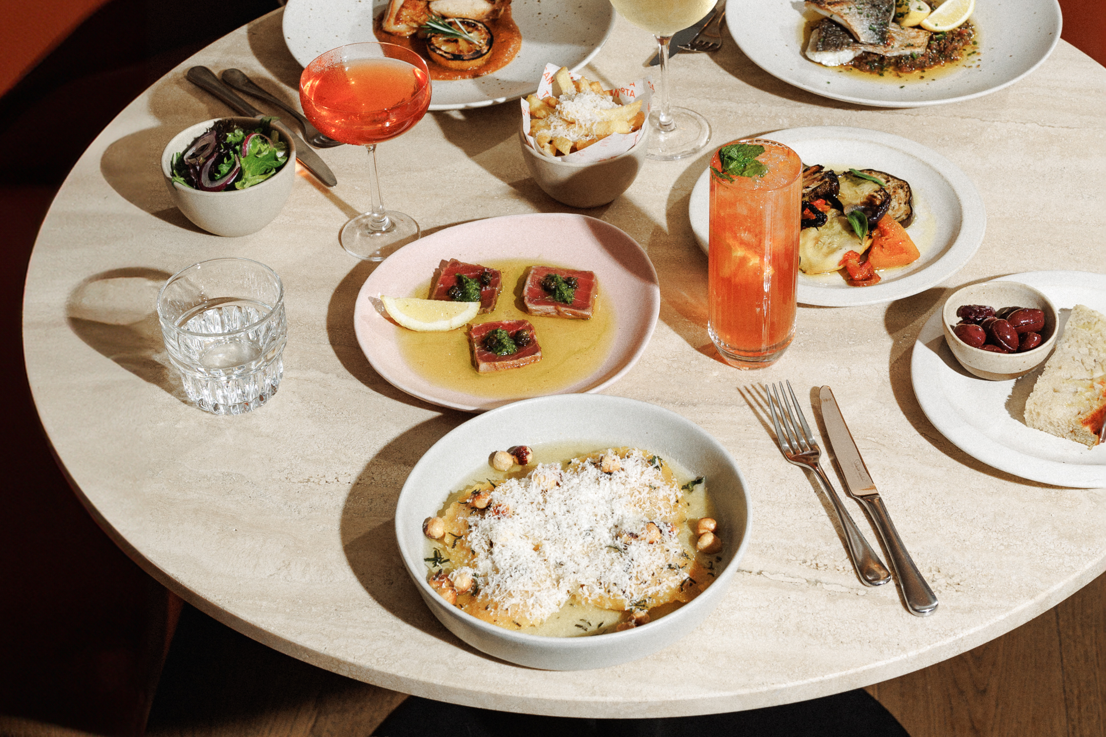 Já pode almoçar num dos hotéis com mais pinta da cidade por 25€. Espreite as novidades do Santa Marta