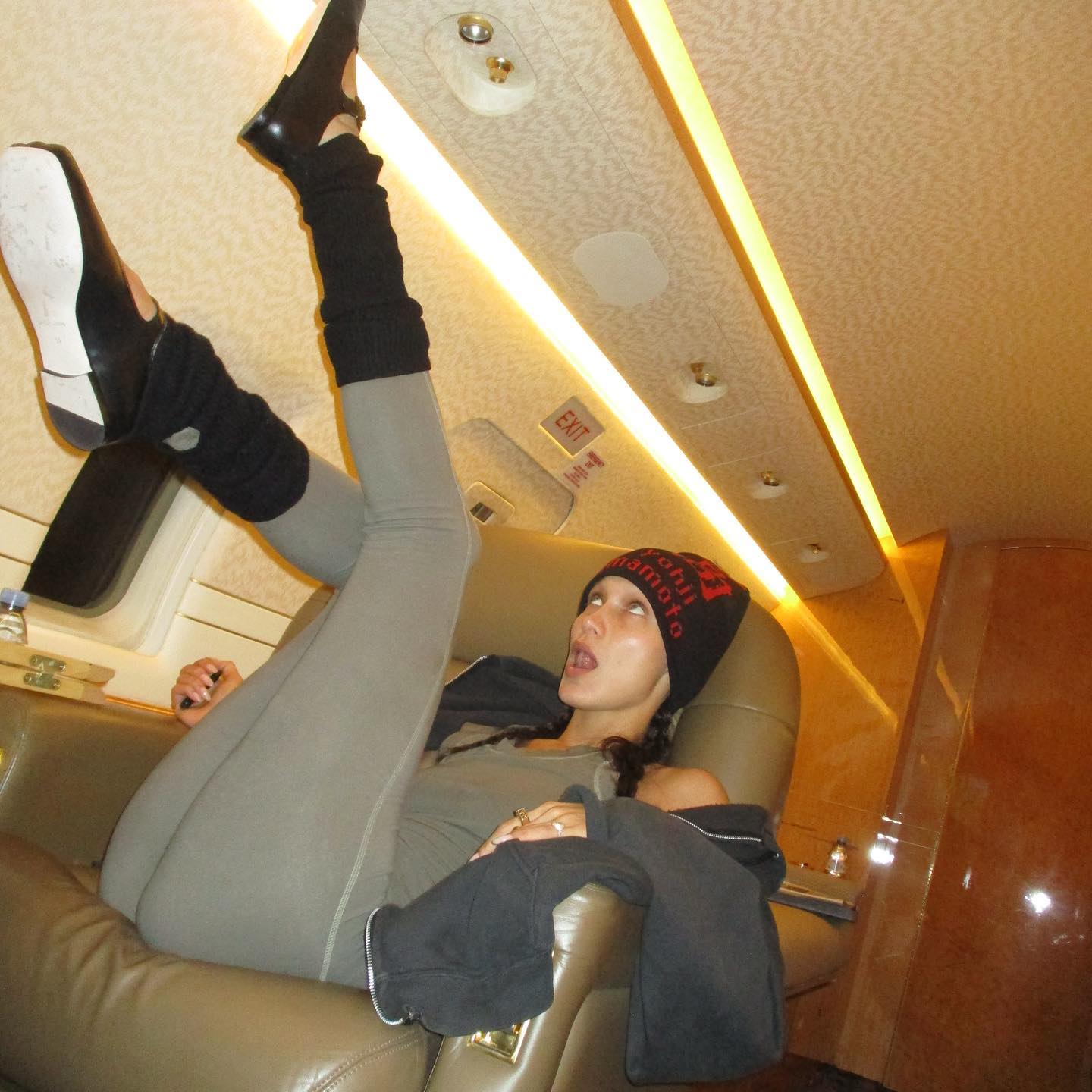 Bella Hadid está apaixonada por sabrinas. Renda-se à tendência com este par de 25,95€