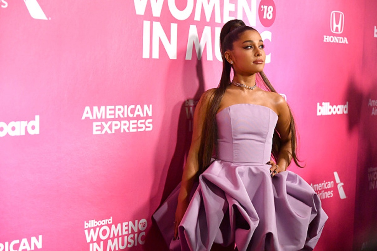 Ariana Grande quebra recordes no Top da Billboard