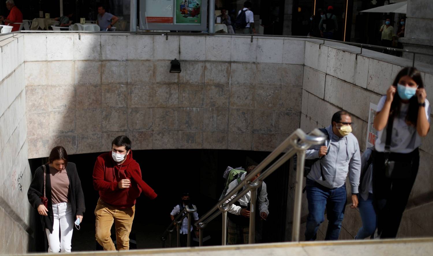 COVID-19. Há mais 111 mortes e 1.502 novos casos de infeção