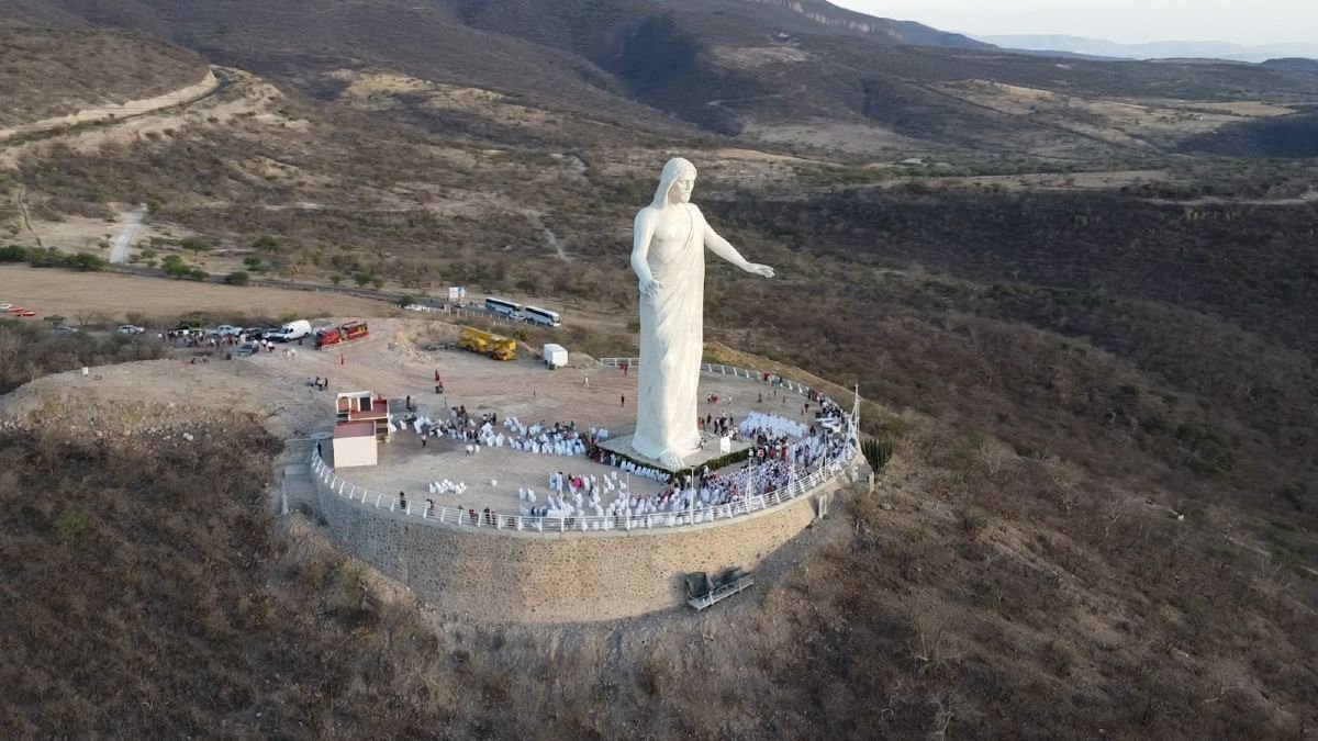 Mais alta que a de Portugal e do Brasil, esta estátua de Cristo foi inaugurada no México. E é a maior da América Latina