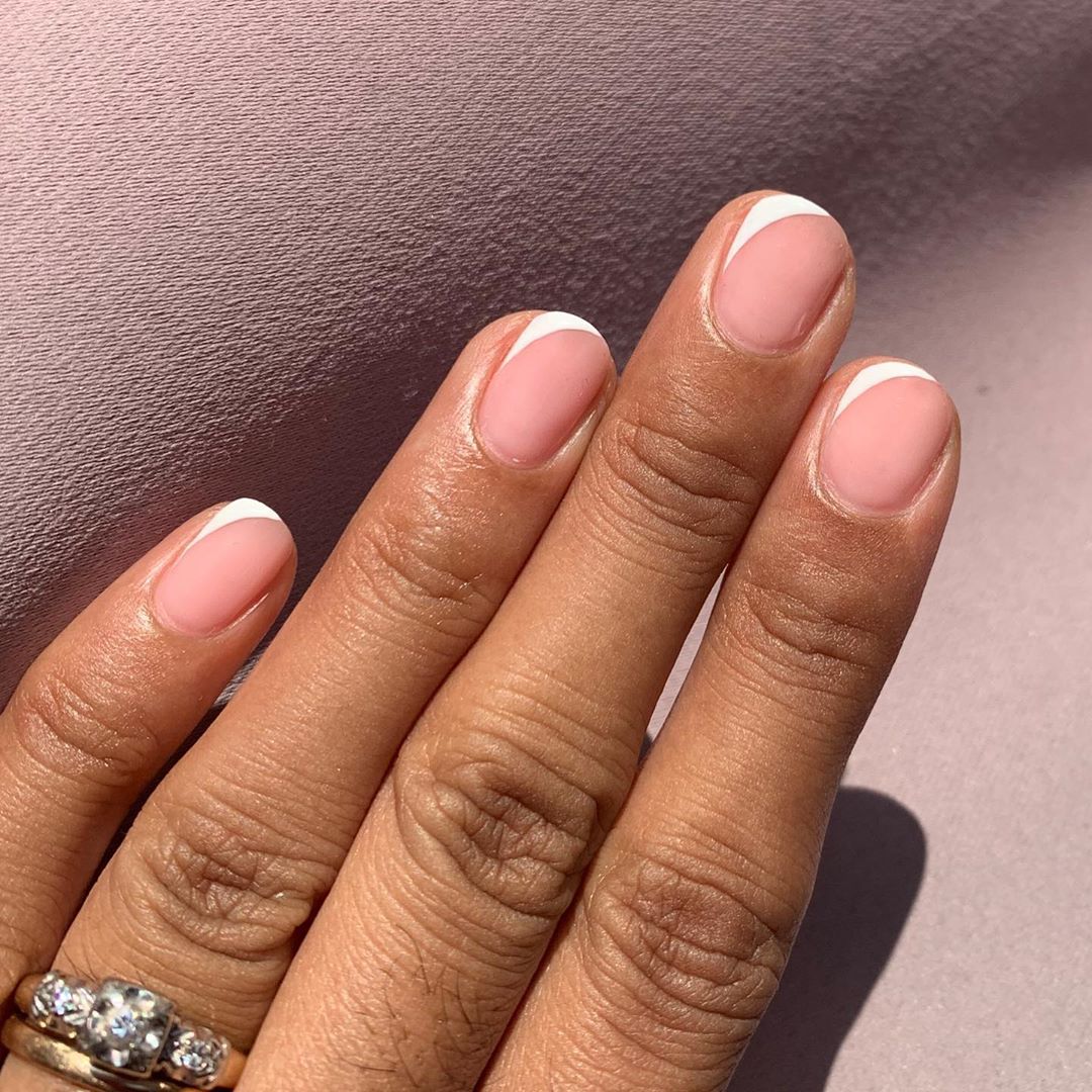 Manicura minimalista inspirações para quem presta atenção aos