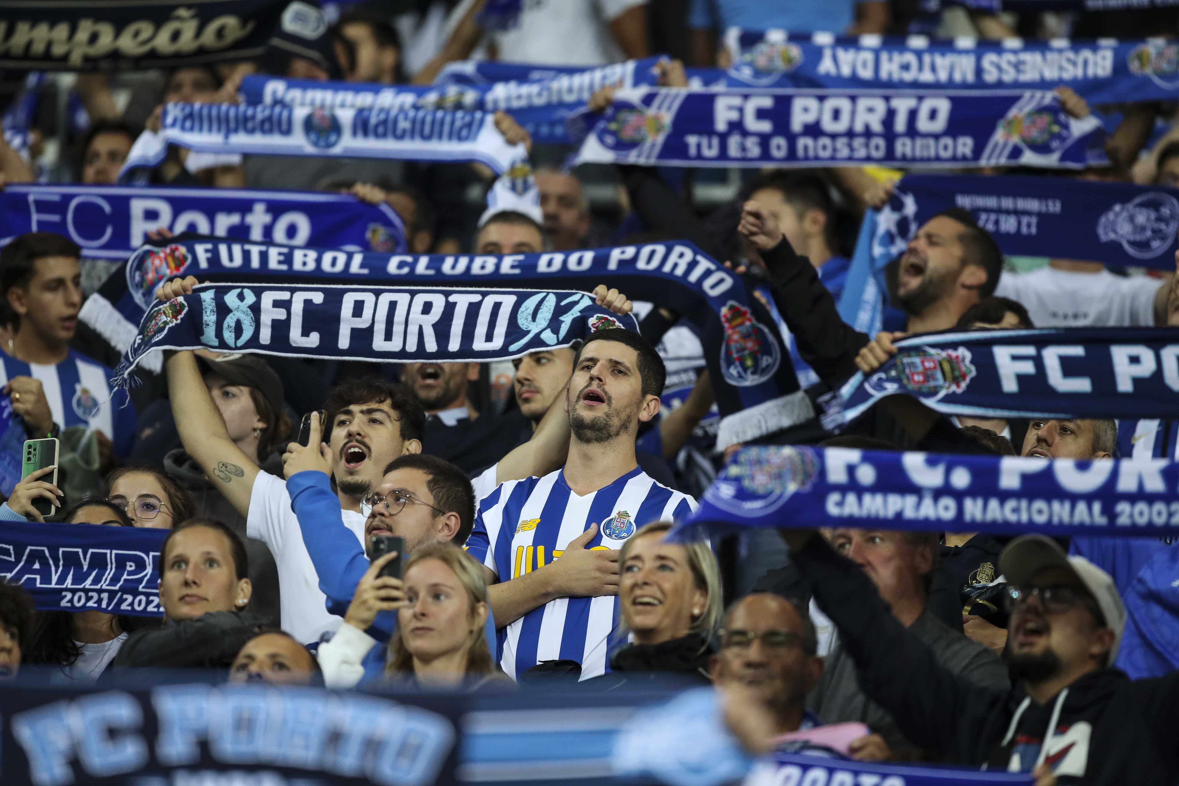 Porto 🆚 Club Brugge, Dragões levam Sowah do campeão belga 🥶