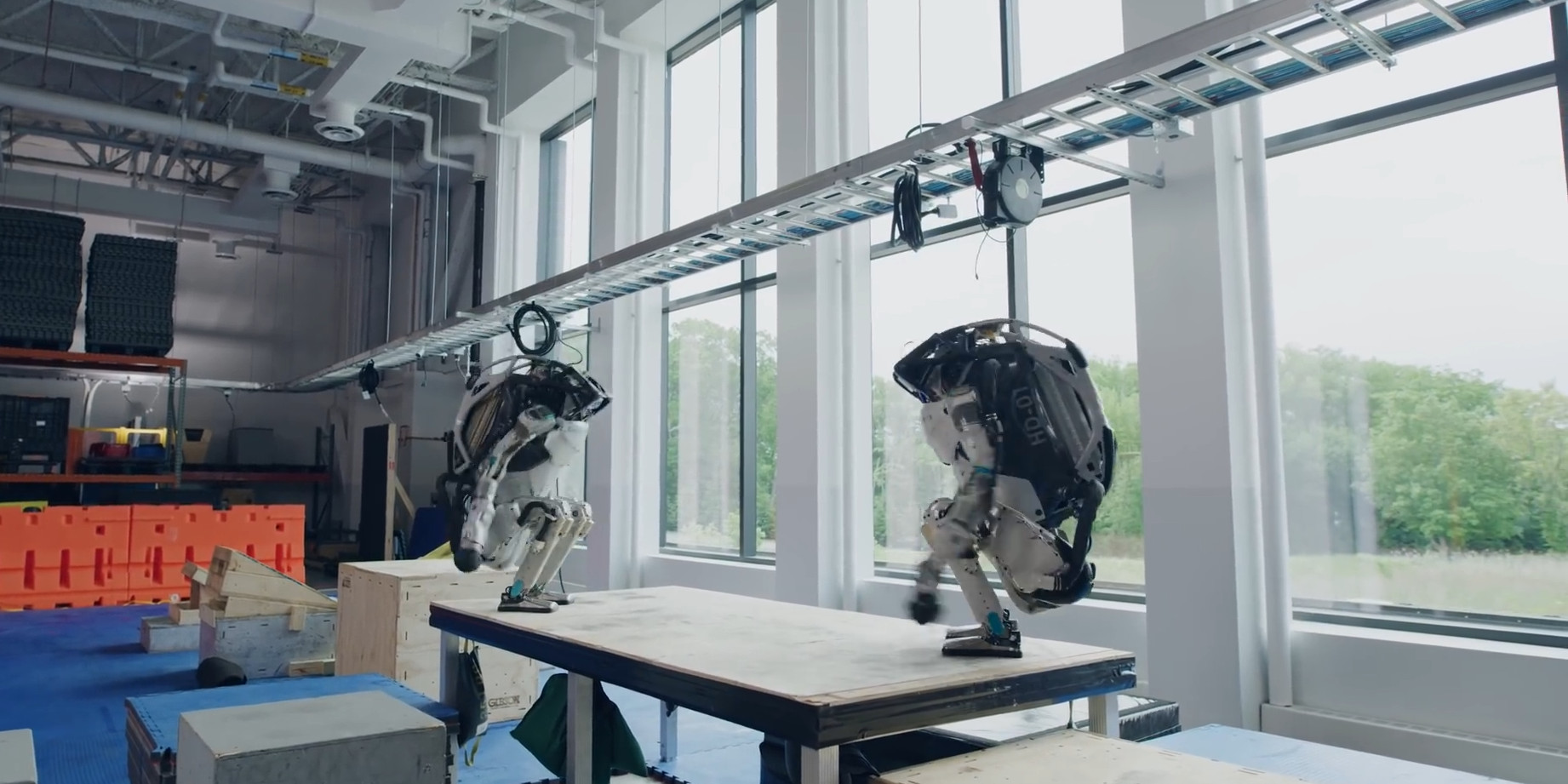 Sente-se em baixo de forma e precisa de motivação? Veja como fazer ginástica com o Atlas da Boston Dynamics