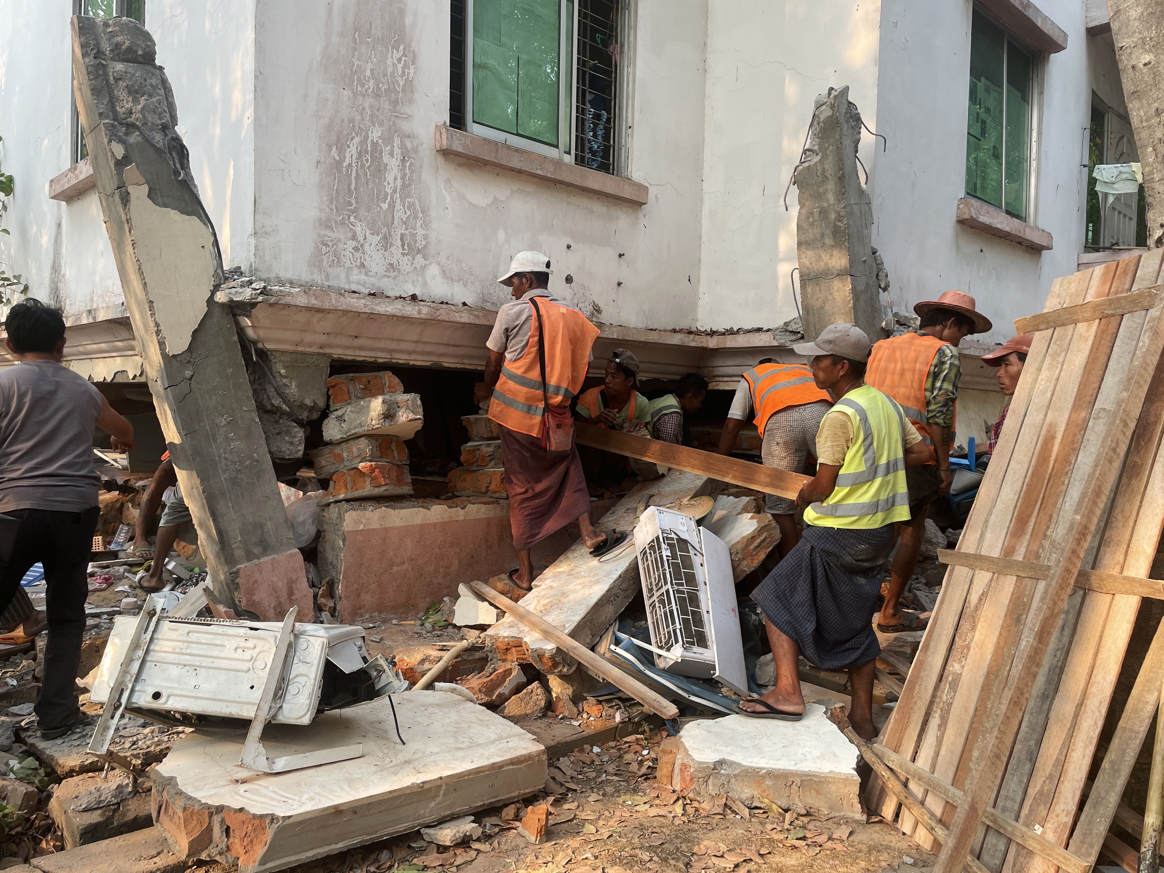 Bloqueios à Internet e censura online em Myanmar limitam acesso à informação sobre o terramoto