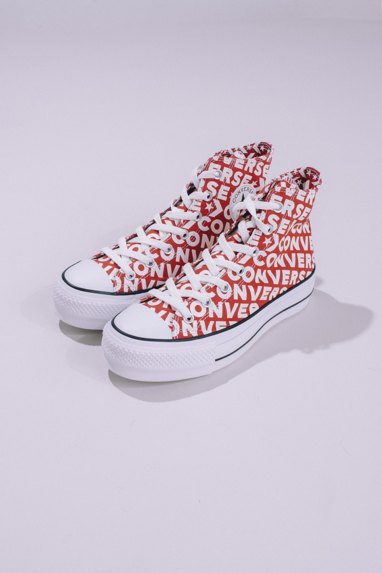 Converse lança All Star exclusivos para a Bershka