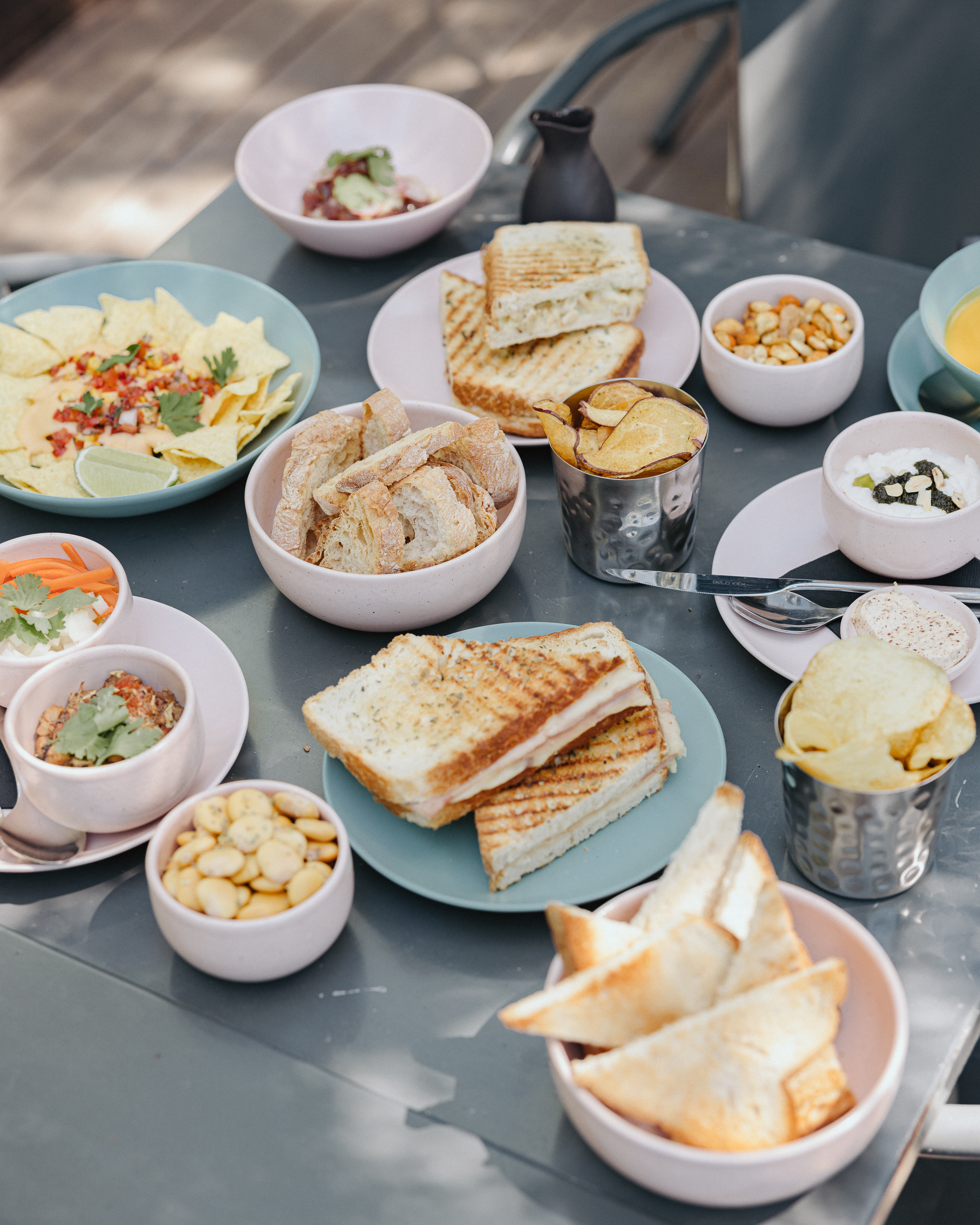 O outono já chegou ao Quiosque Beca Beca e os novos pratos têm o pão como protagonista